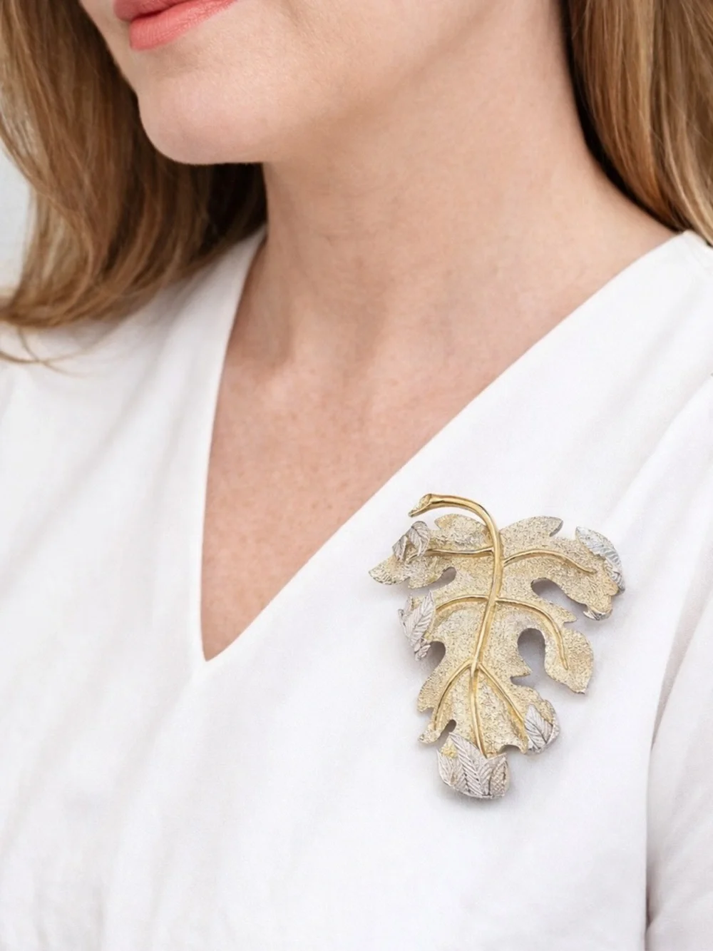 Vintage Sarah Coventry Gold Tone Leaf Brooch – Textured Two-Tone Statement‎ Pin